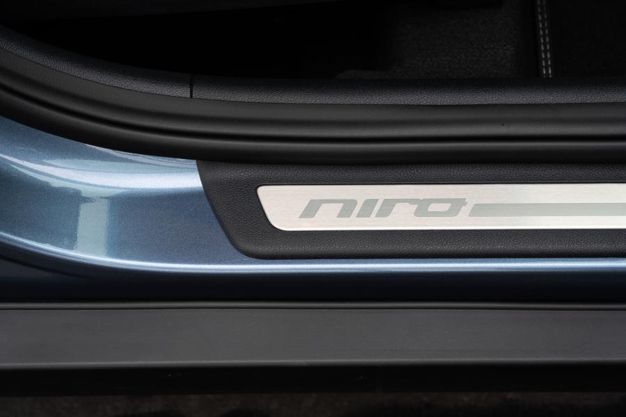 Логотип Kia Niro Plug-In Hybrid (DE) 2019 года  (UK) (фото 38 из 40)